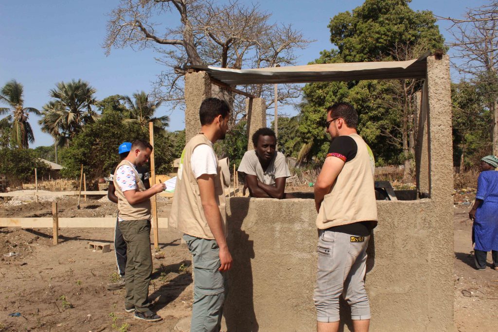 LVD Association Humanitaire Donner, c'est recevoir. Distributions de repas. Colis solidaires. Puits